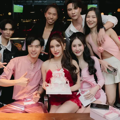 รูปในแกลเลอรีงานเลี้ยงวันเกิด